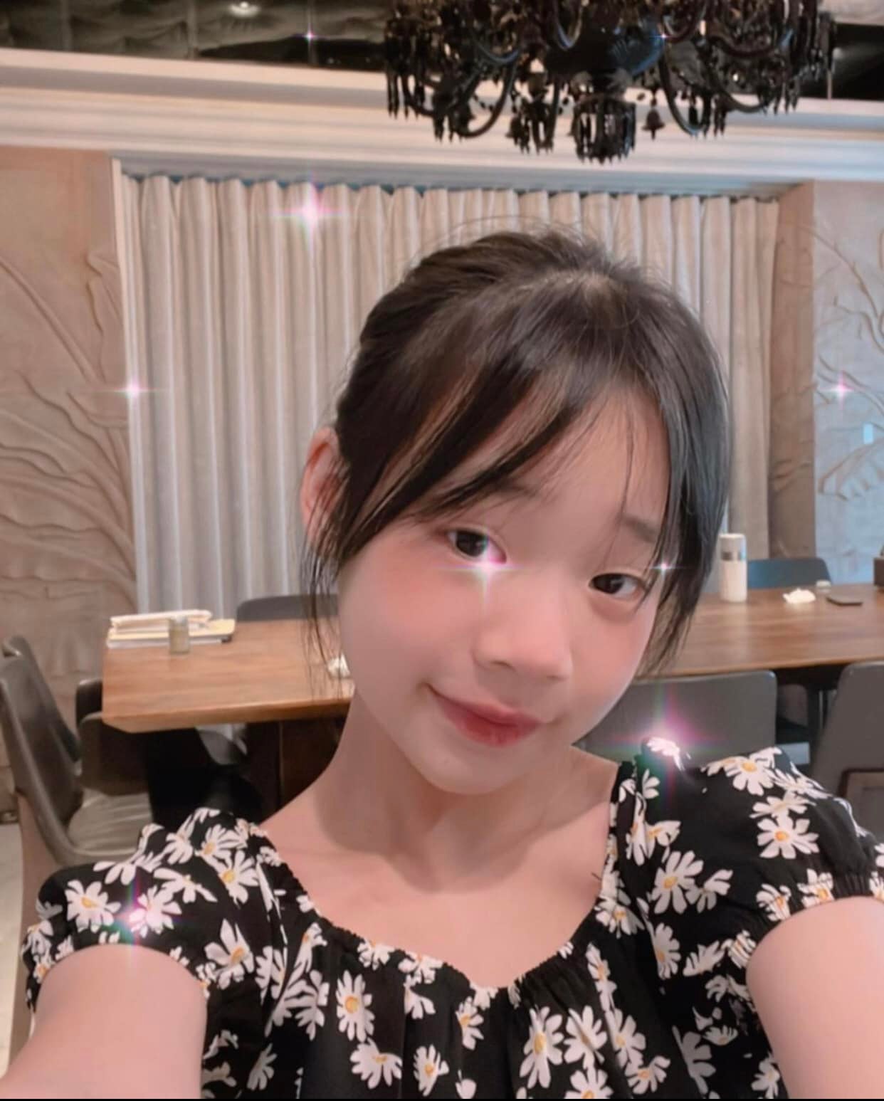 小S10岁小女儿晒自拍 网暴动抢认岳母