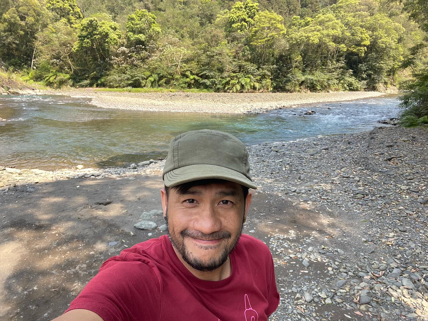 张震岳伴儿戏水险遭撞 怒呛白目车反被抓违规