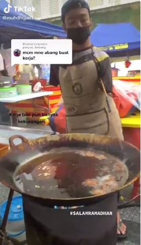 无臂男摆摊炸糕点 自力更生精神获网赞