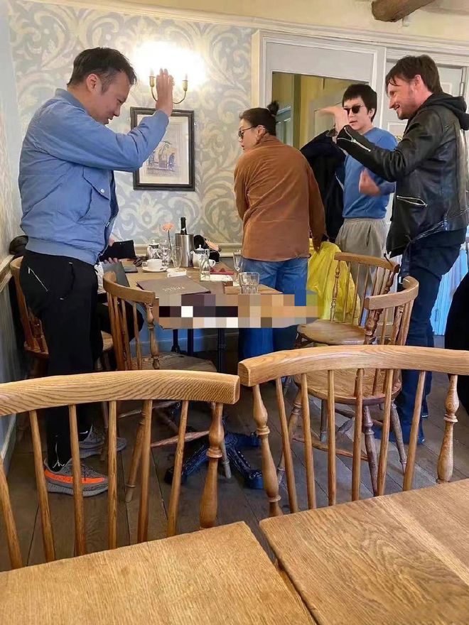 马思纯传英国安胎 偕男友曼城散步身形暴胀10倍