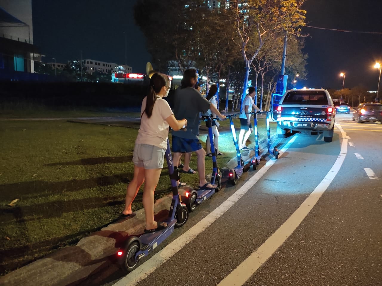 魏家祥:微型交通禁路上行驶 包括电动或人力滑板车