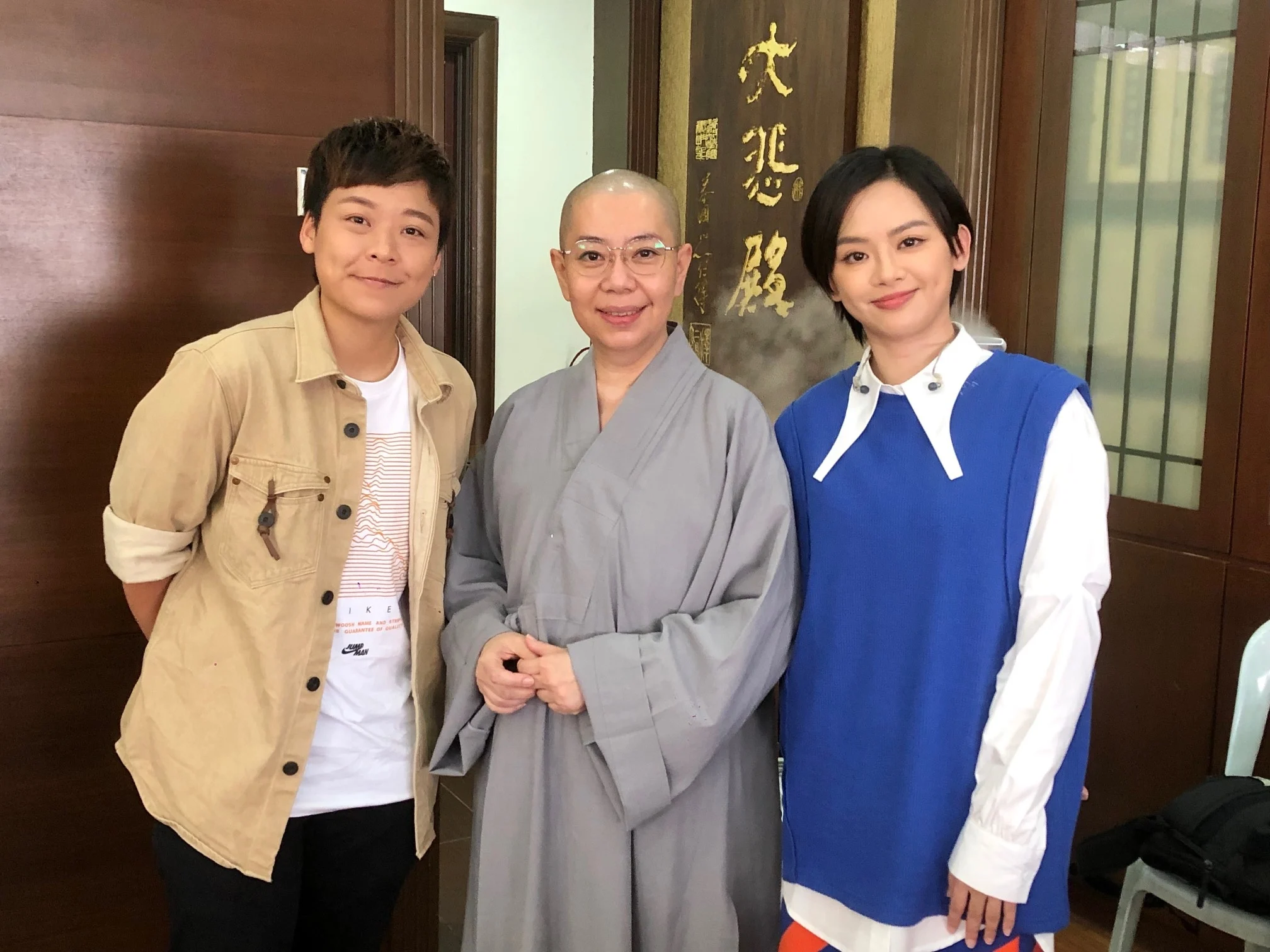 黄一飞一家三口为慈善献声 与女儿饶舌合唱