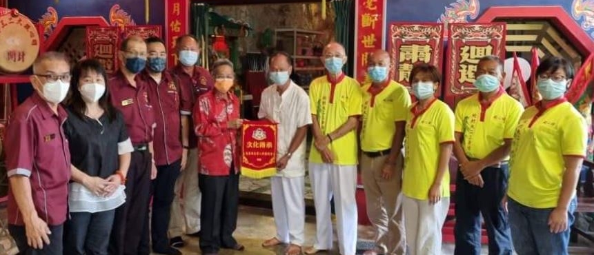 全国版:/马来西亚华人神庙总会全国总会长拿督张锦昌率团访问怡保明心殿