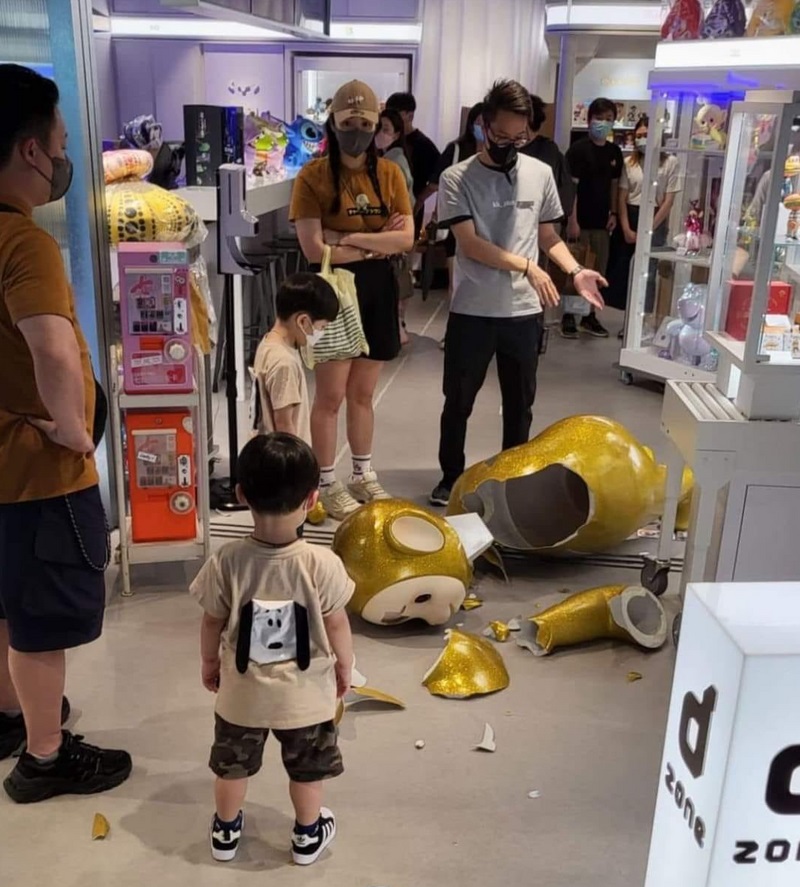 拼盘/3万公仔被男童“一碰就倒” 母看监视器后怒控诈骗
