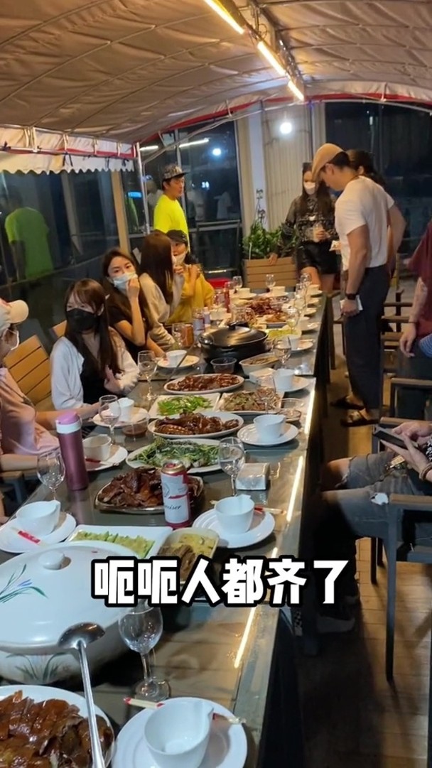 港版《华灯初上》佛山开拍 邓伊婷确诊赵硕之顶替