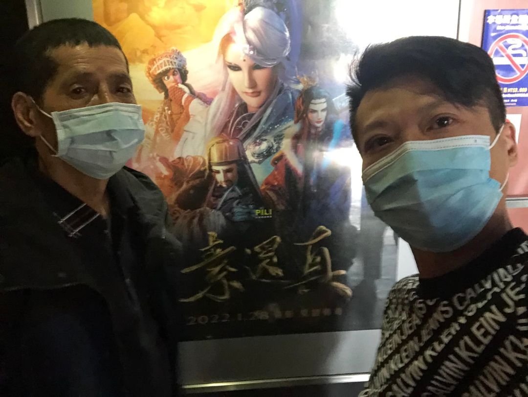 父车祸颅内出血抢救 台歌手跪求集气