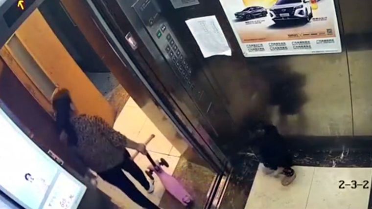 3岁女童坠8楼毙命 竟因保母只顾滑板车把她忘在电梯里