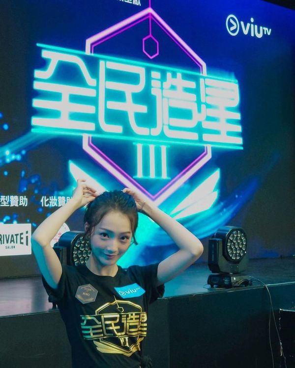 “翻版周迅”惊传性爱片外流 直视镜头似是知道