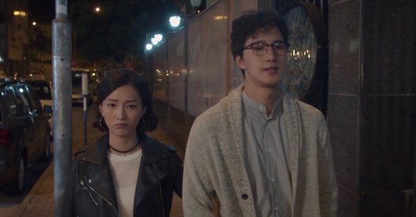 “翻版周迅”惊传性爱片外流 直视镜头似是知道