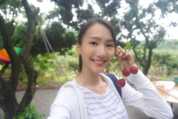 “翻版周迅”惊传性爱片外流 直视镜头似是知道