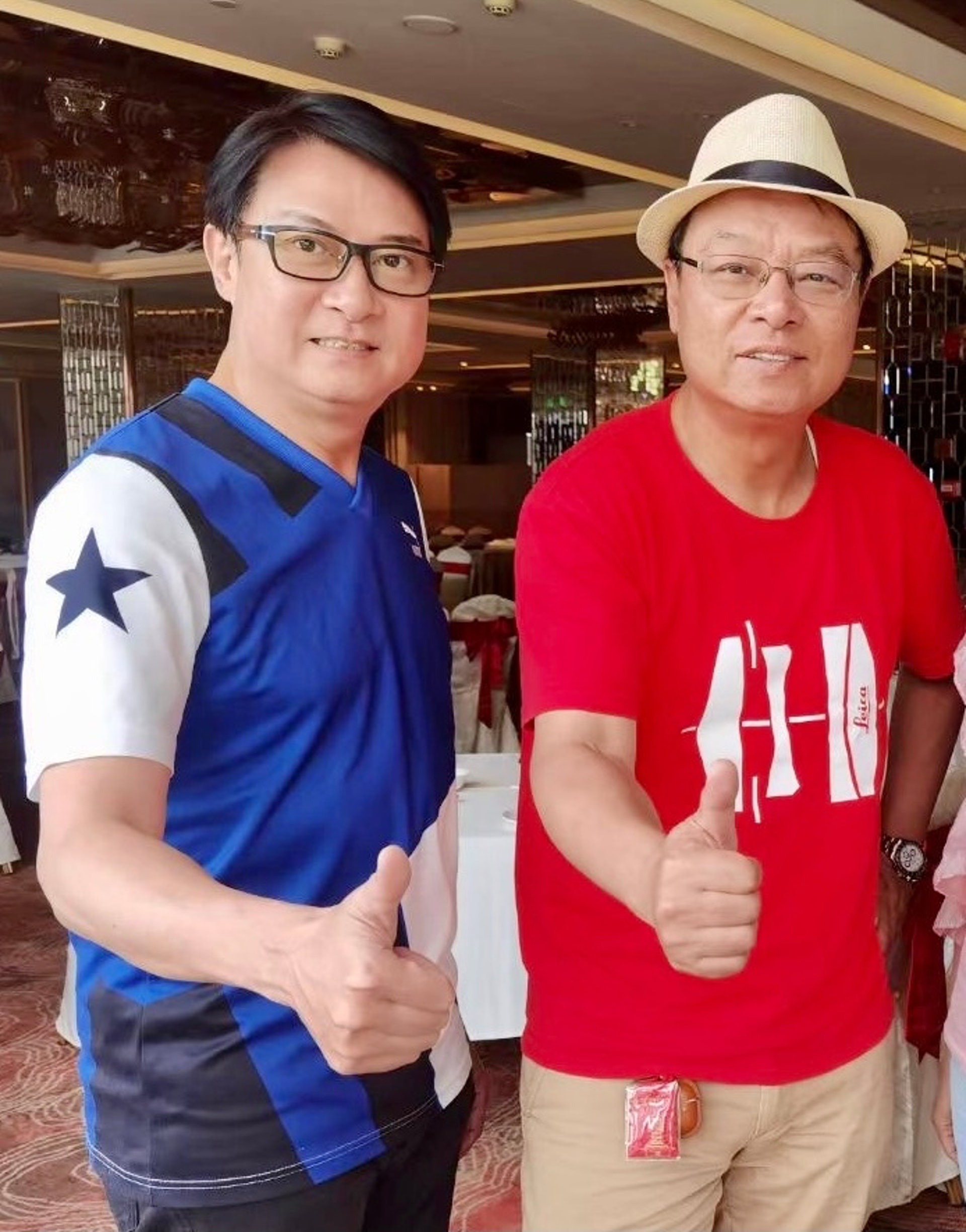 刘锡明肚腩撑爆西装 进驻抖音被嘲油腻