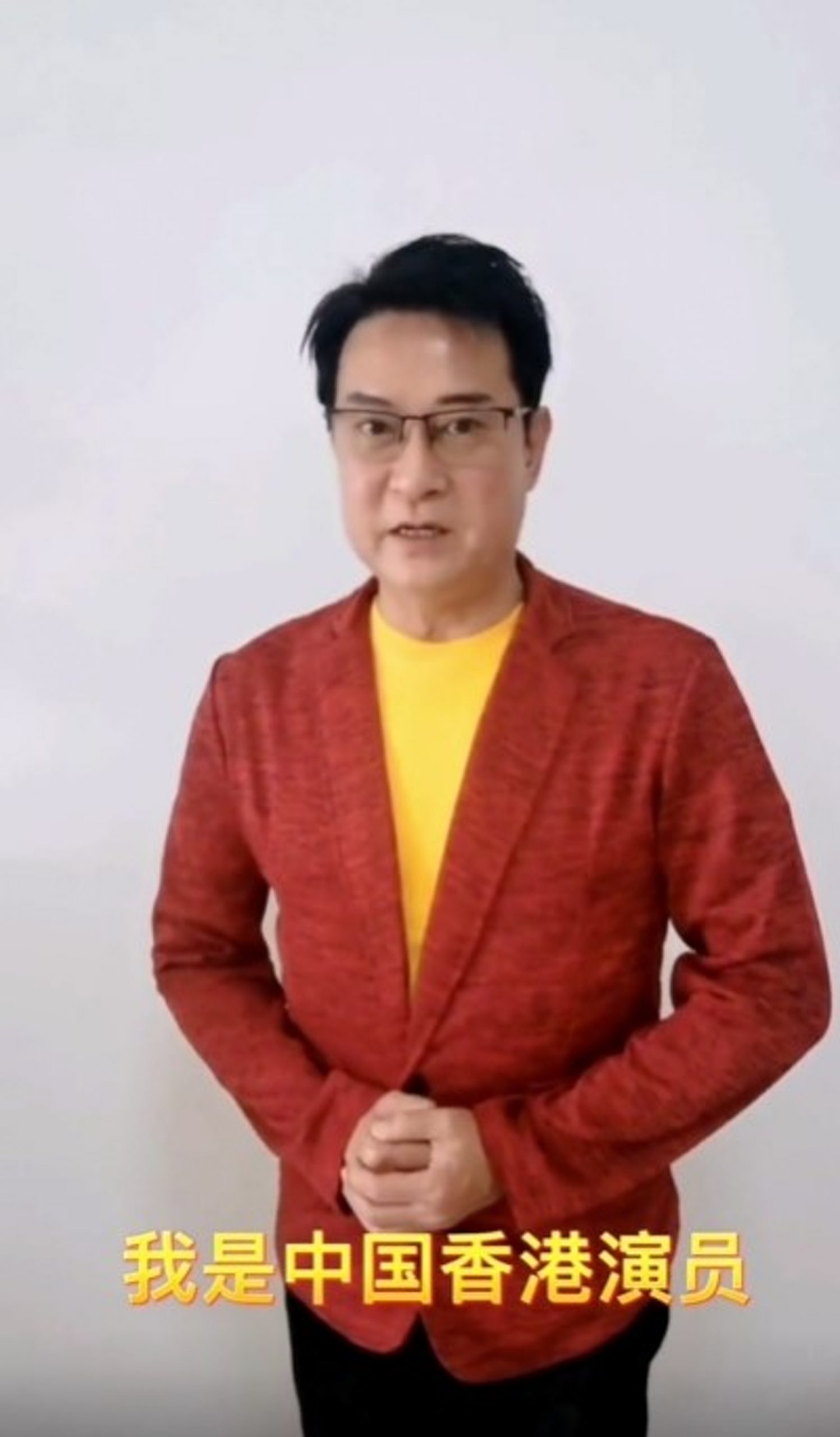 刘锡明肚腩撑爆西装 进驻抖音被嘲油腻