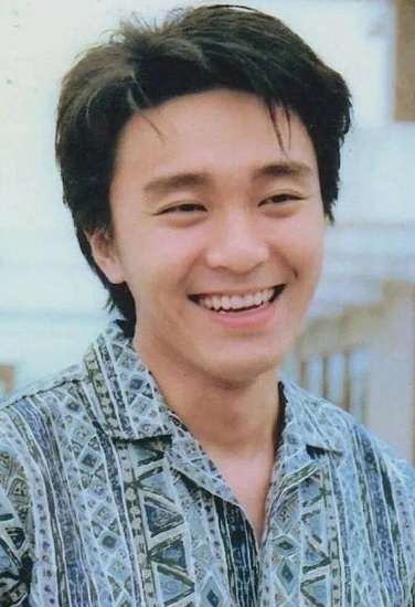 周星驰60岁生日 林允卡点晒照:老板生日快乐