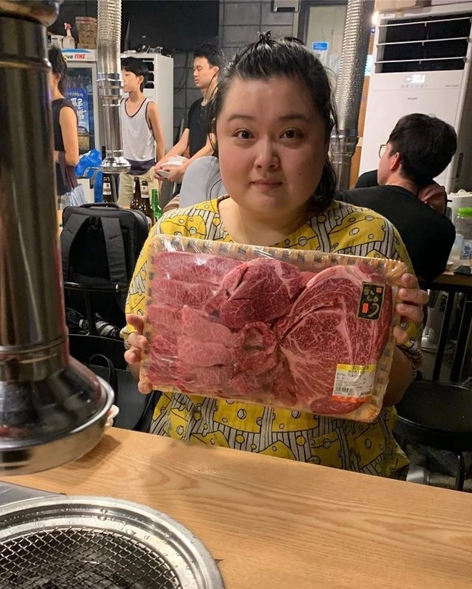 离巢TVB转战中国 细细粒当吃播带货