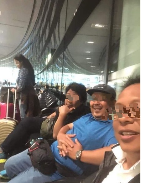 老妪机上乱认女儿 竟是找人运毒!