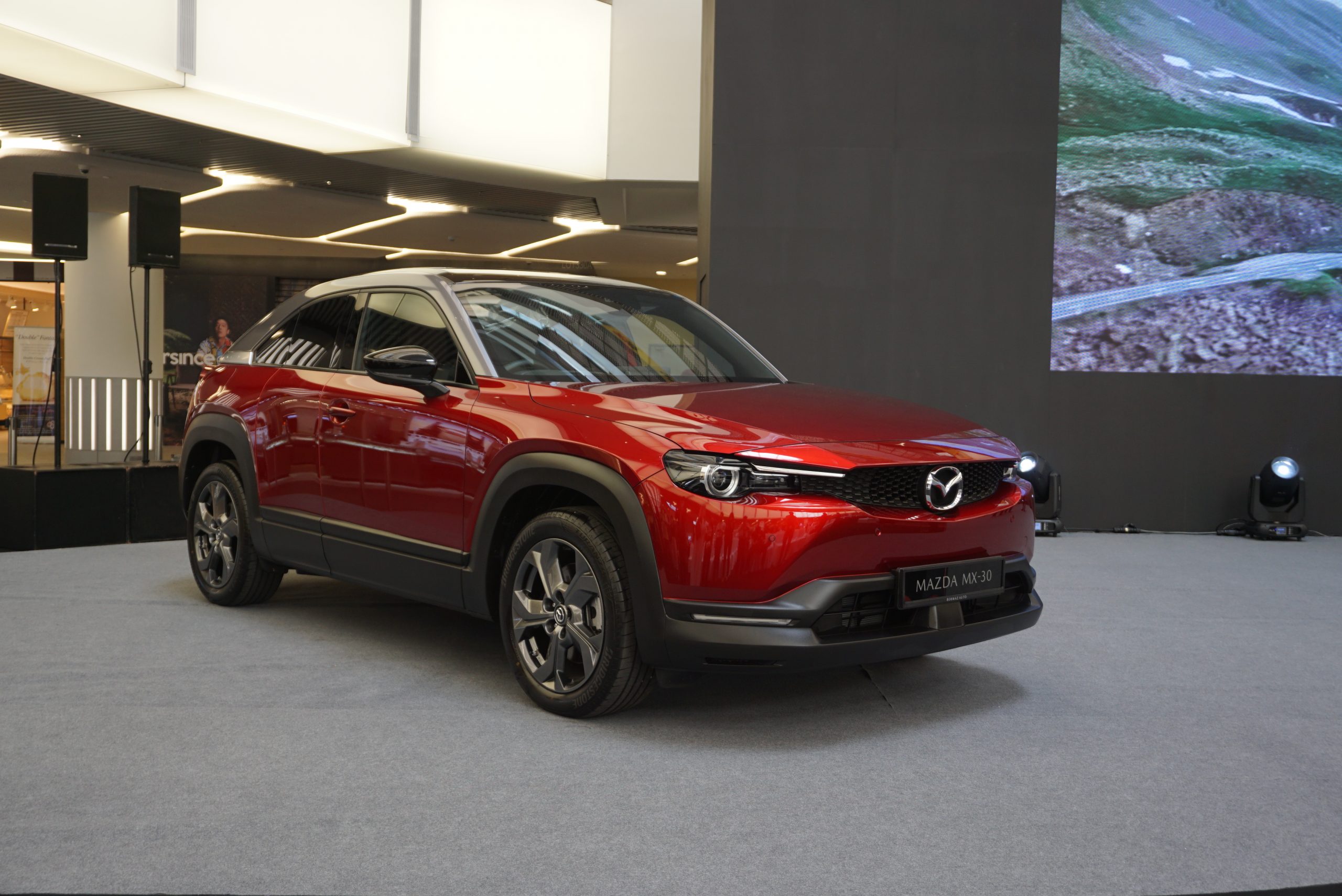 马自达首款电动车 MX-30我国发售/全国新闻版