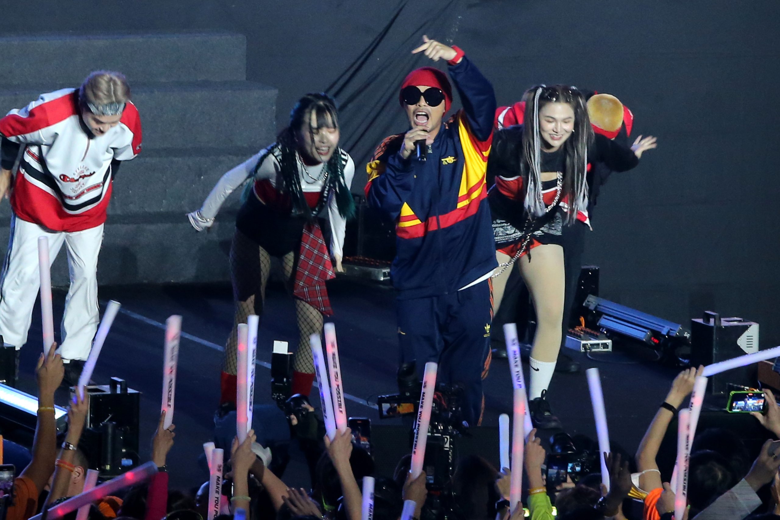 PSY旋风来马亮相24分钟 直呼想在大马开个唱