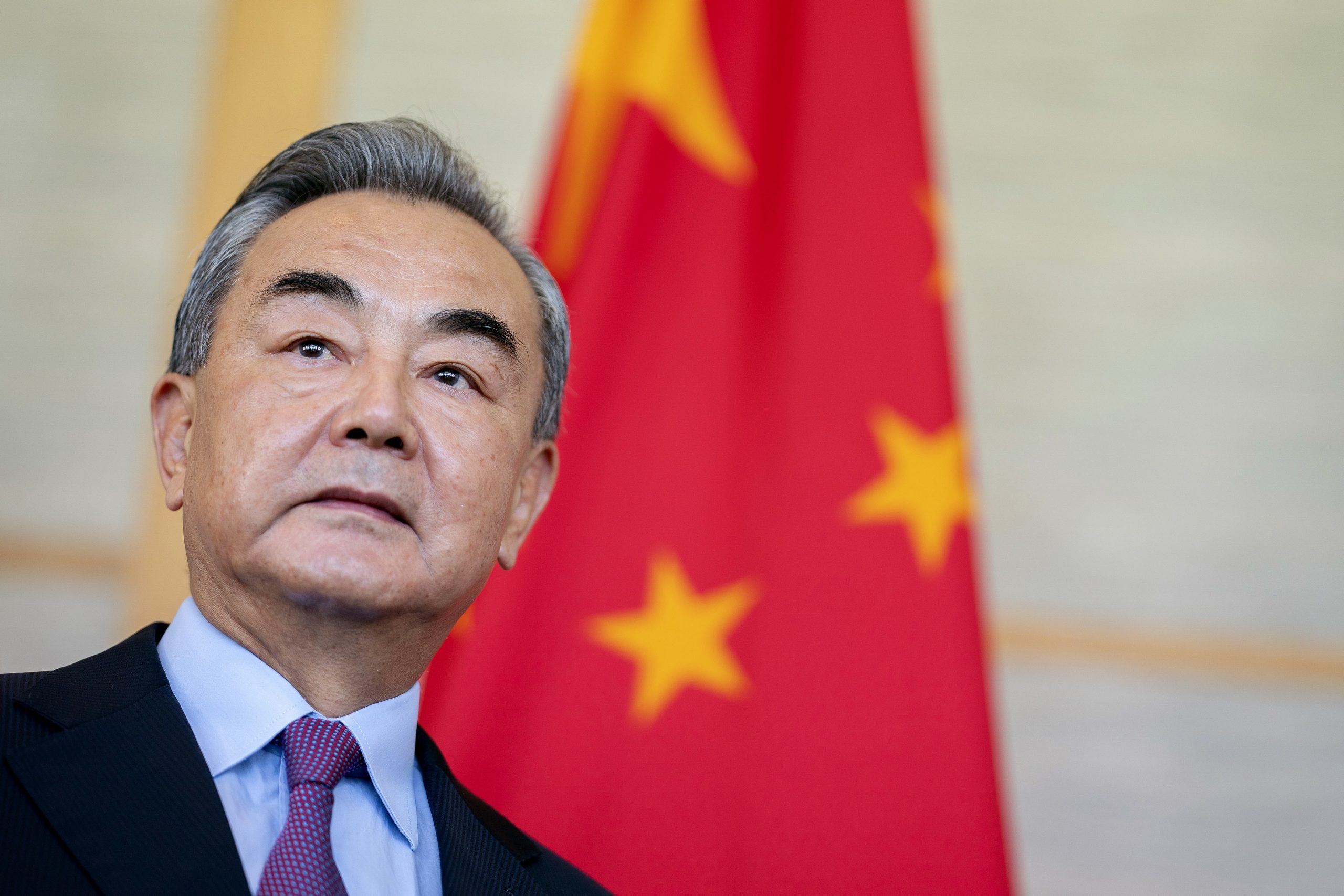中加外长会面 王毅:推动中加关系重回正轨