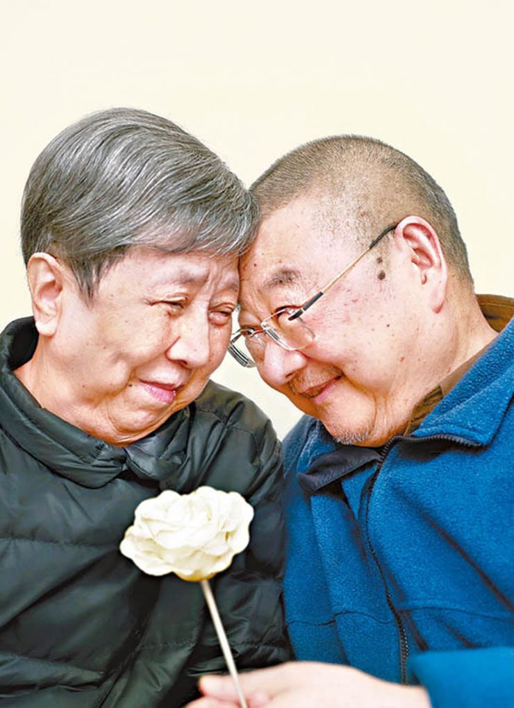 倪匡谈患阿尔茨海默病太太:无敌可爱