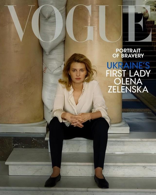 前线激战 泽连斯基夫妇登《Vogue》飞机残骸、大兵入镜