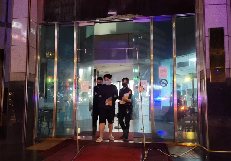 大马歌手丘沁伟又被抓 旅馆持毒遭查获