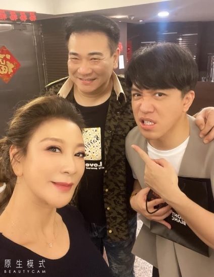 连静雯被骗238万首现身 替许效舜庆生坚强露笑脸