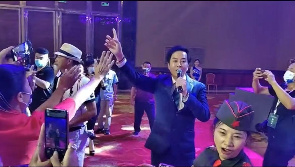 60岁陈廷威商演吸人潮 网调侃:都是富婆