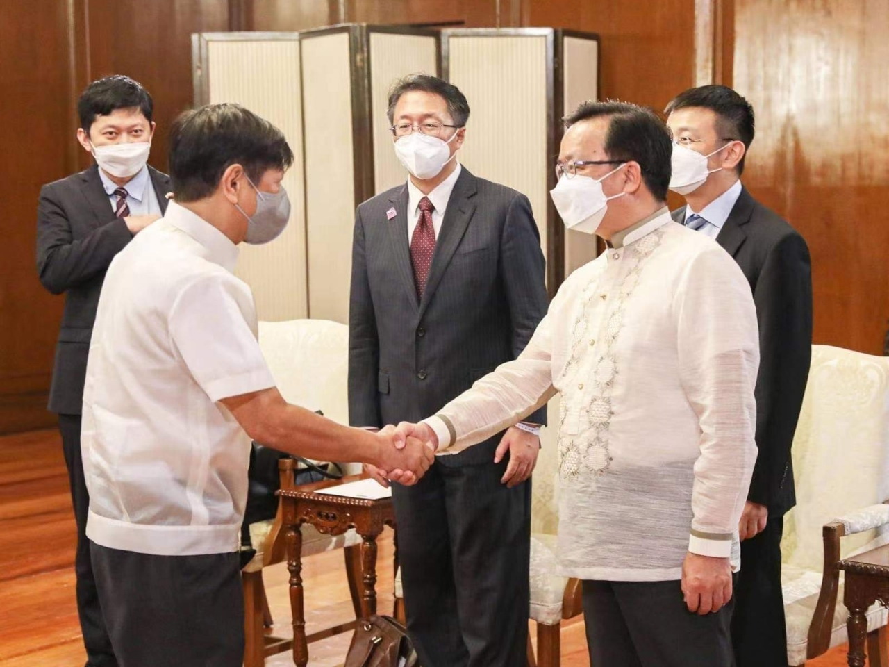 小马可斯:菲律宾坚持一个中国政策