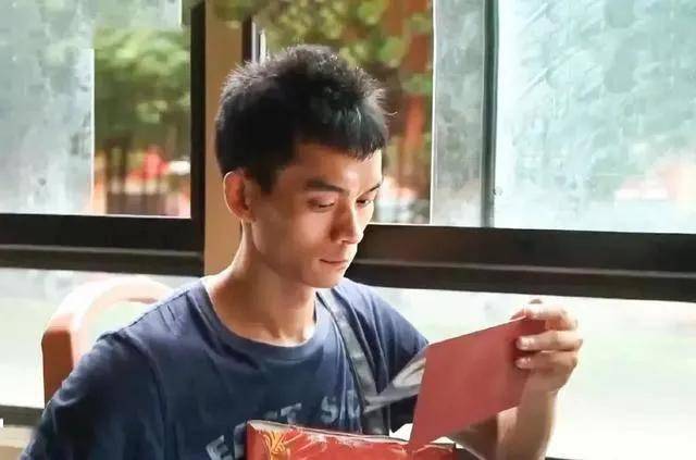 拼盘/为入清大14次参加高考 男子获上海交大取录