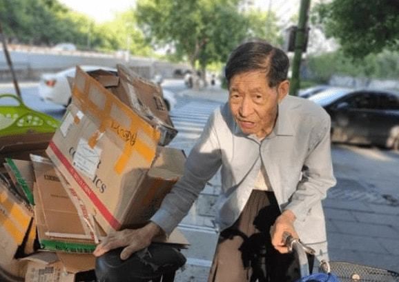 拼盘/阿公每天凌晨拾荒…真实身分遭曝是退休大学教授