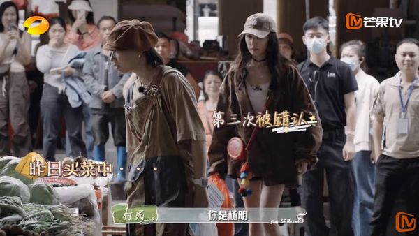 杨幂3度遭路人误认 超高EQ被赞爆