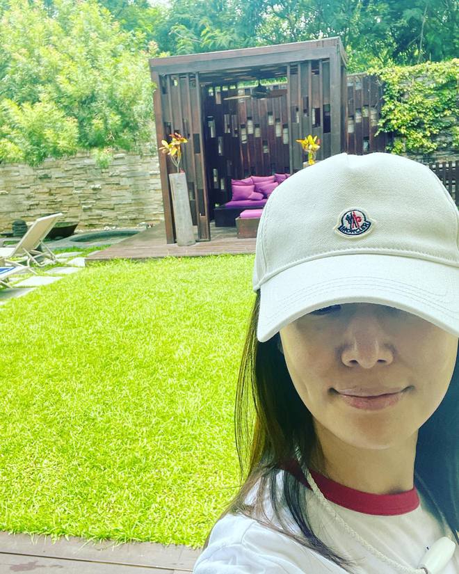 林心如穿比基尼晒辣腿 素颜紧贴霍建华甜放闪