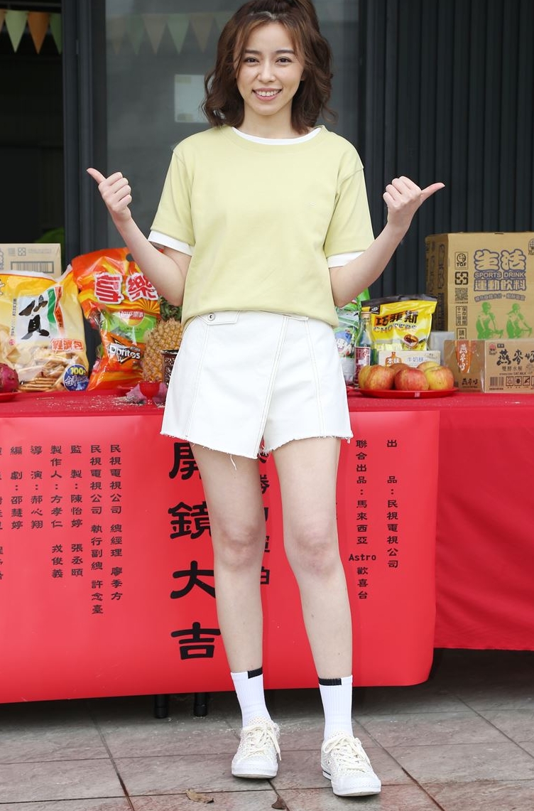 艾成家人解隔急见最后一面 王瞳靠大马插画硬撑