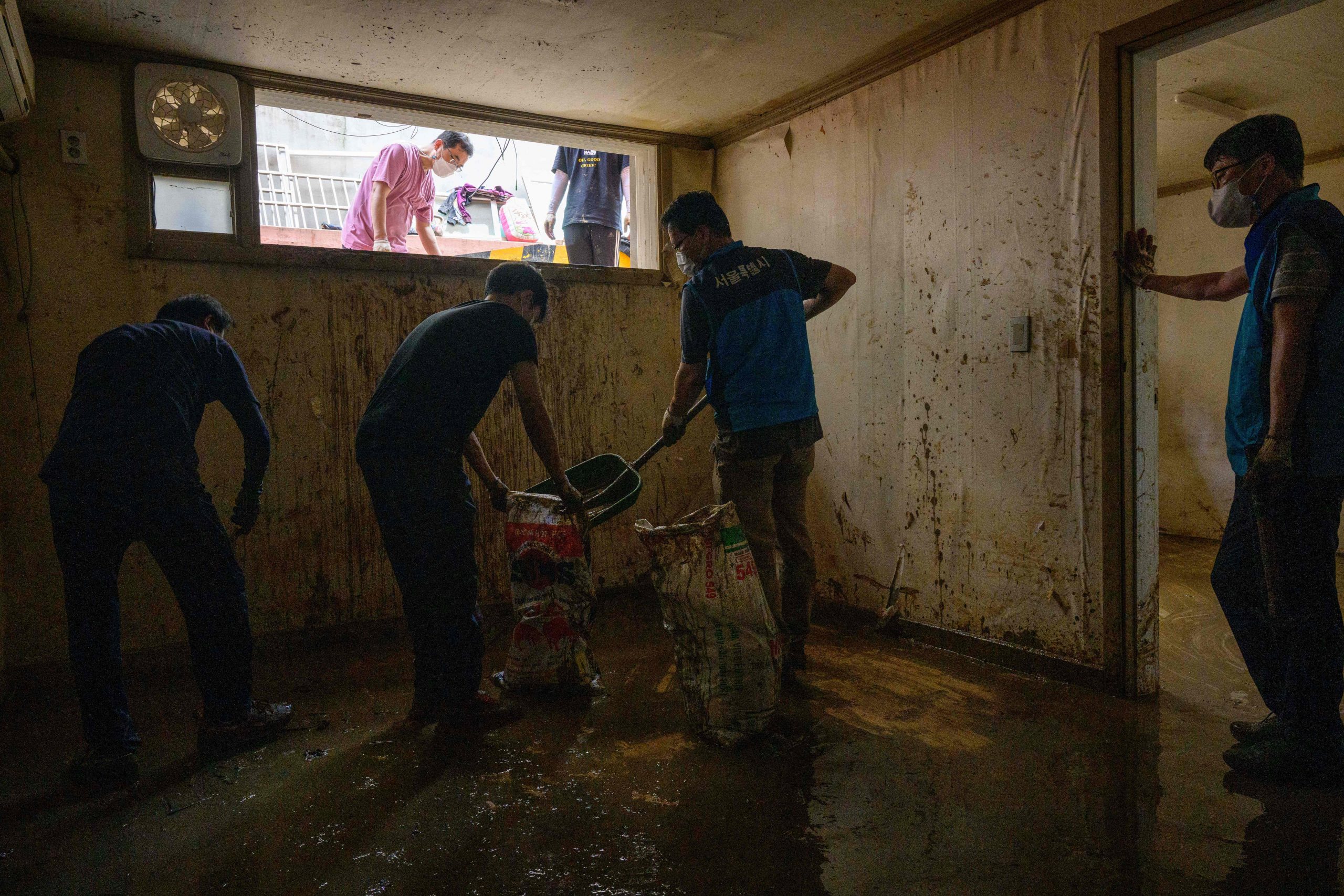 韩暴雨 急就章住宅整改 禁首尔“地下蜗居” 半地下房屋成悲情社会代名词