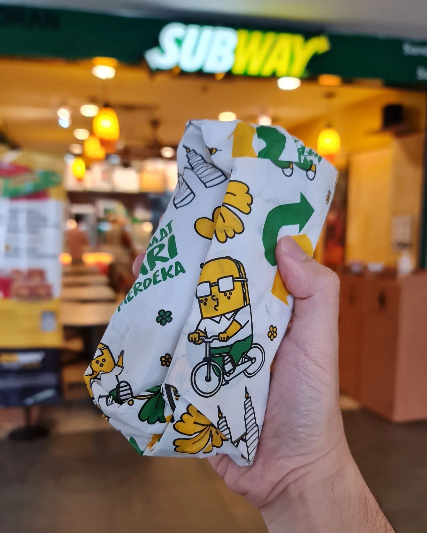 Subway换上国庆包装!幕后功臣是本地漫画家