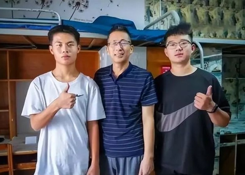 52岁退休大叔学到老 被质疑浪费教育资源