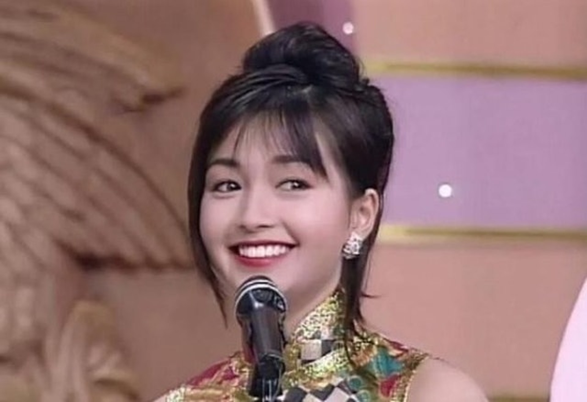 “最美郭襄”李绮虹满脸雀斑素颜照曝光 网力挺:优雅地老去很美