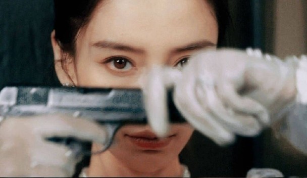 不甩是非缠身 Angelababy化身婚纱杀手网赞好带感