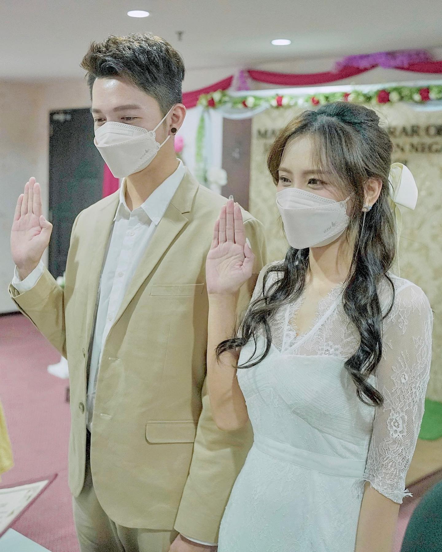 朱浩仁小登科甜晒婚书 喊话老婆“彼此从此被困”