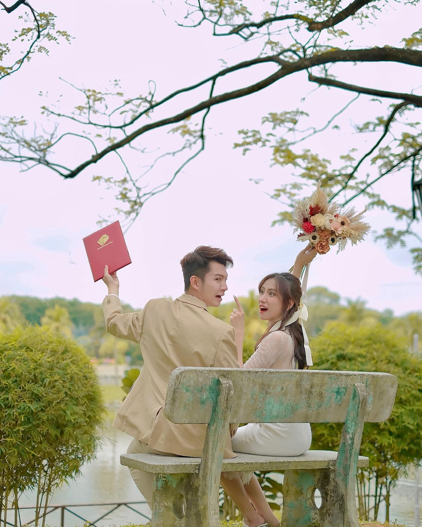 朱浩仁小登科甜晒婚书 喊话老婆“彼此从此被困”