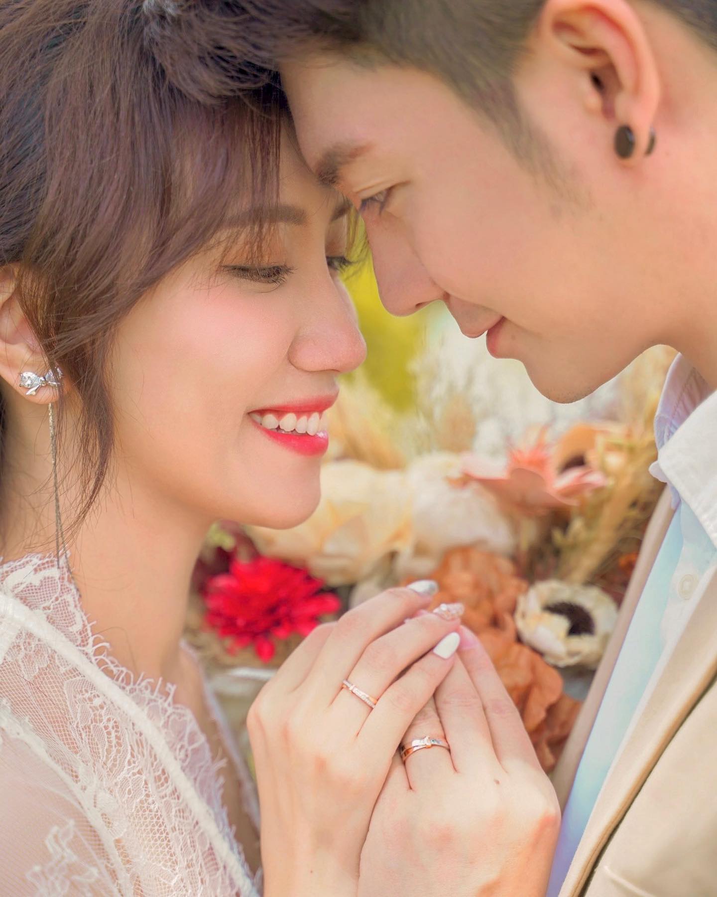 朱浩仁小登科甜晒婚书 喊话老婆“彼此从此被困”