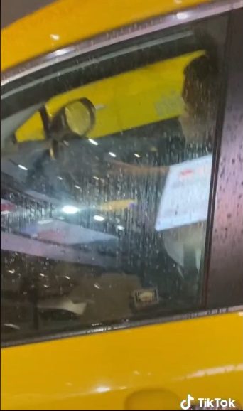 男子截停德士23次皆拒载 “是载游客比较好骗吗?”