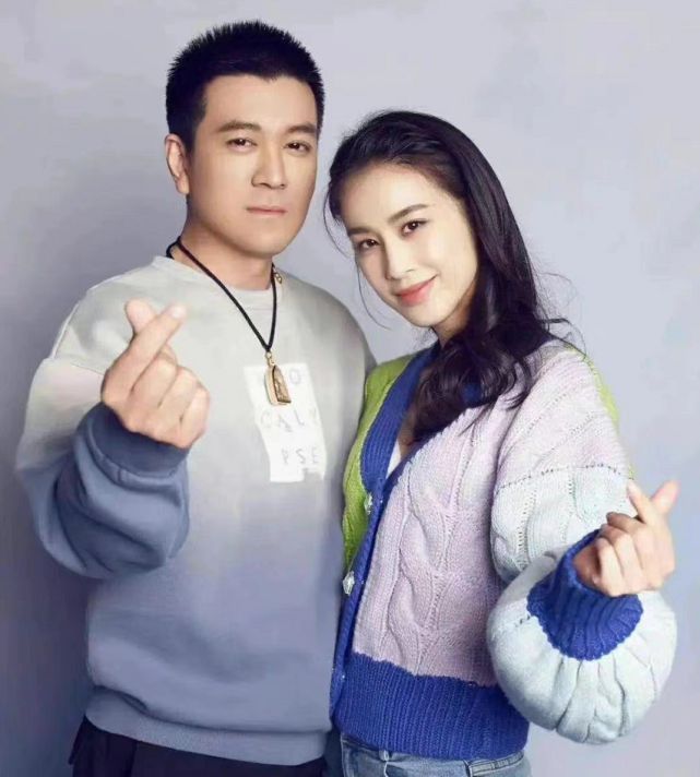 真离婚了? 黄圣依摘婚戒杨子删恩爱动态