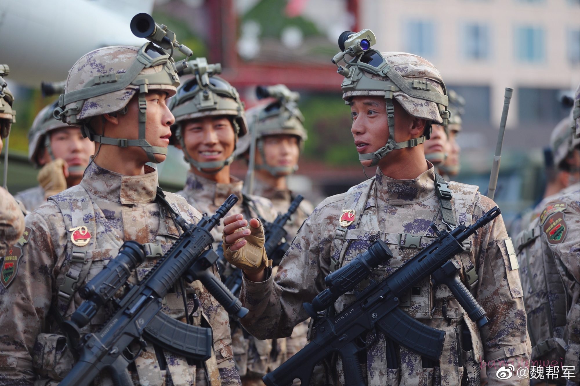 解放军发布英文形象片:为和平而战 PLA=Peace Loving Army(有片)