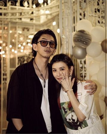 魏如昀点头嫁忘情激吻 《星光》战友见证