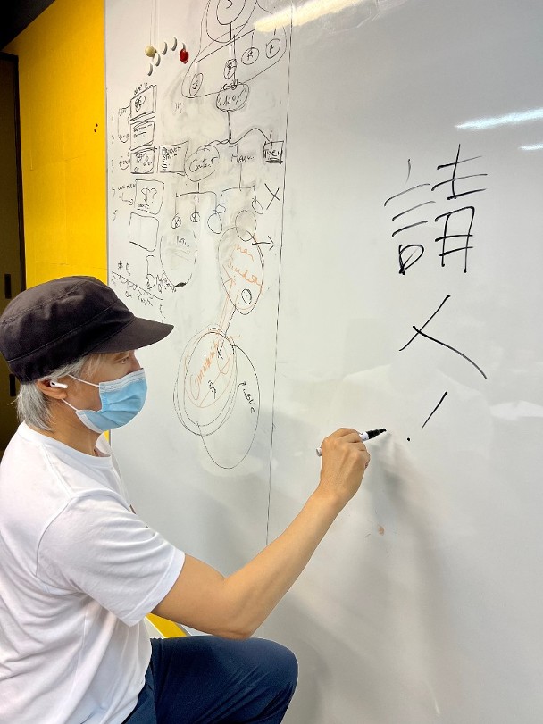 60岁周星驰首开社群帐号 招聘人才只留“两字”