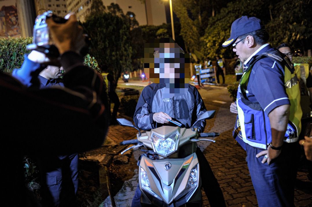 偷驾哥哥摩托找朋友 少女开Waze回家遇路障