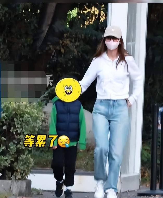 小海绵偕神秘男接机 Baby有新欢?