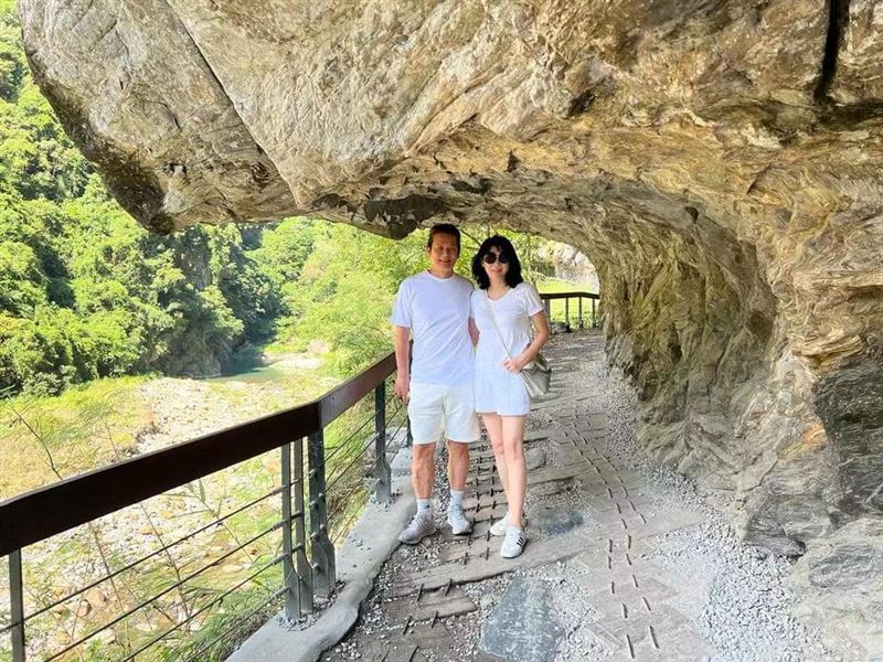 徐乃麟偕妻情侣装甜放闪 网羡慕喊:根本偶像剧