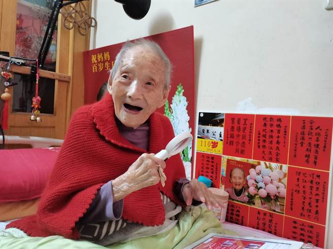 拼盘/上海发布2022年百岁寿星榜 3689位百岁老人中女性逾七成